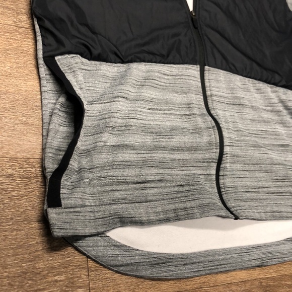 ⭐️⬇️ Nike Grey and Black Large Basketball Jacket - Picture 7 of 10